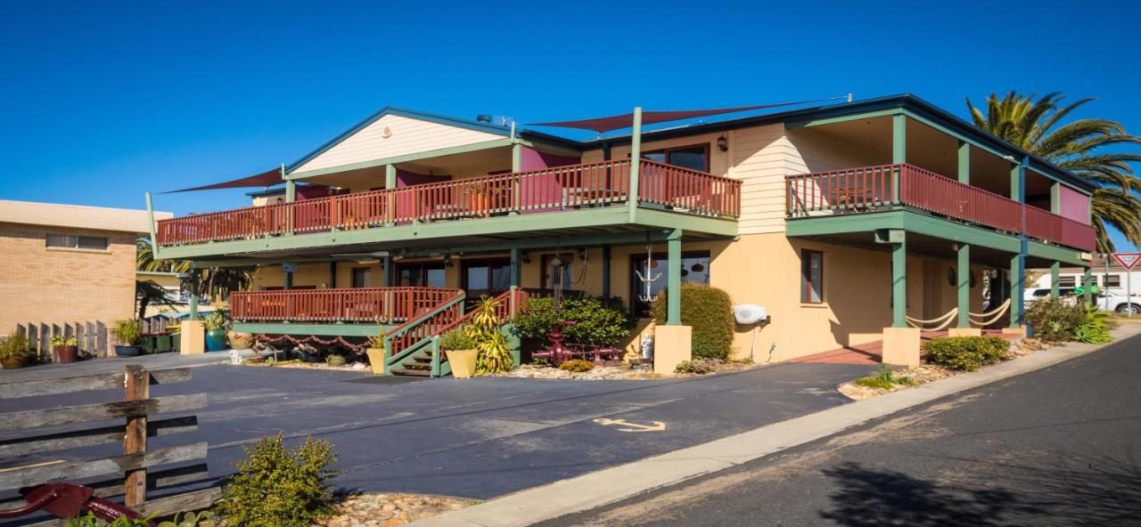 Anchors Aweigh - Adult Guests Only Hotel Нарума Екстериор снимка